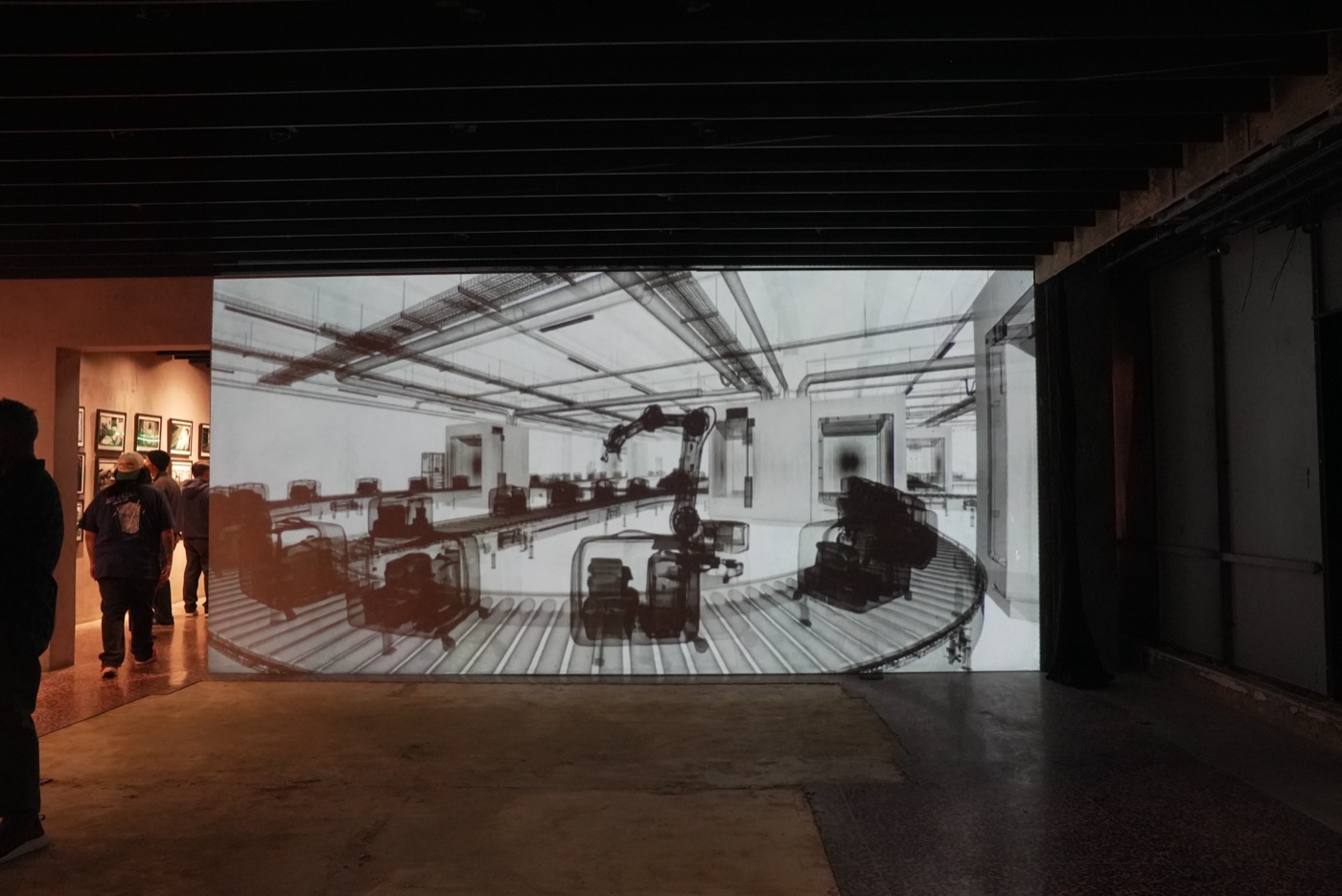 Large-scale projection installation