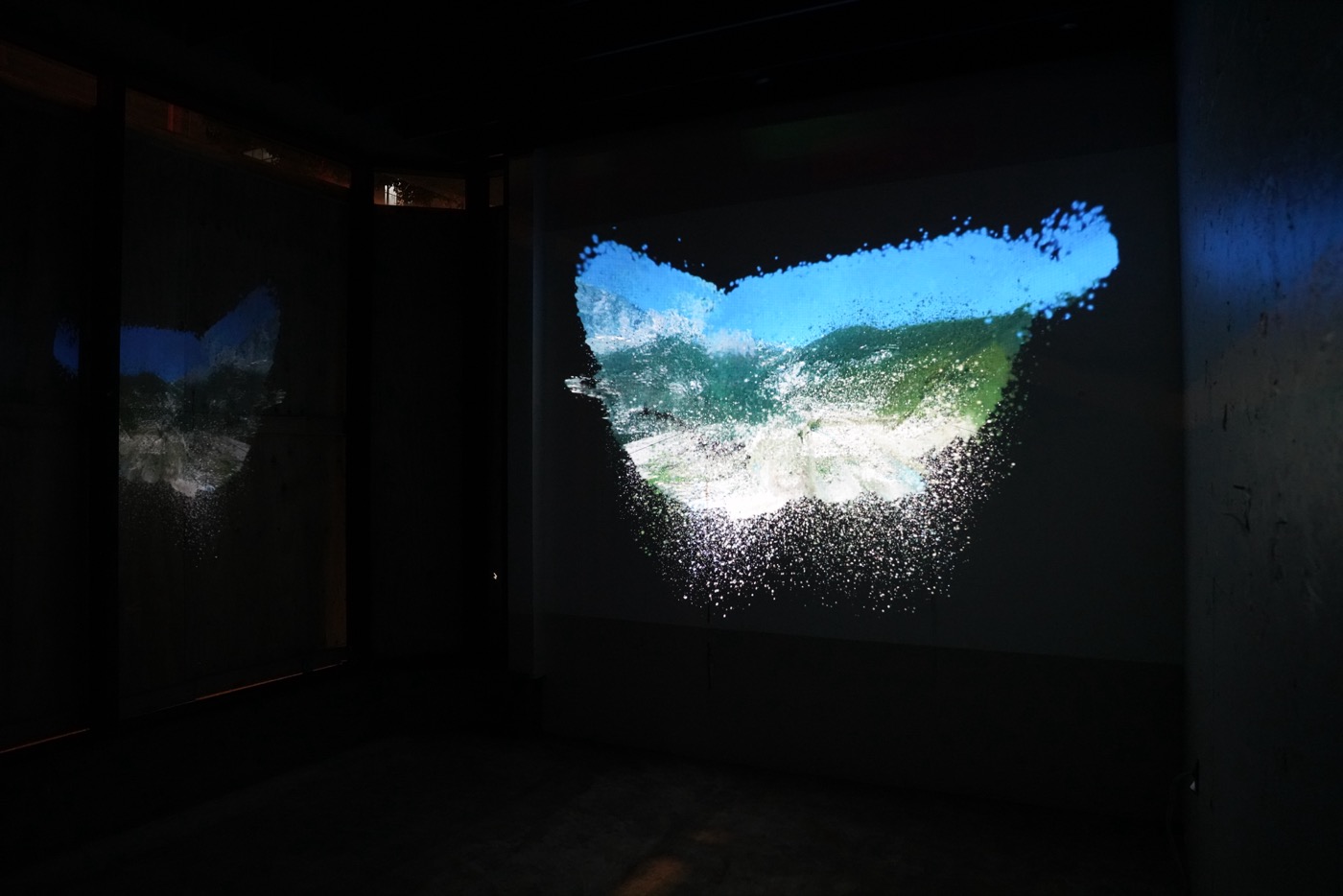 Point cloud projection in dark room