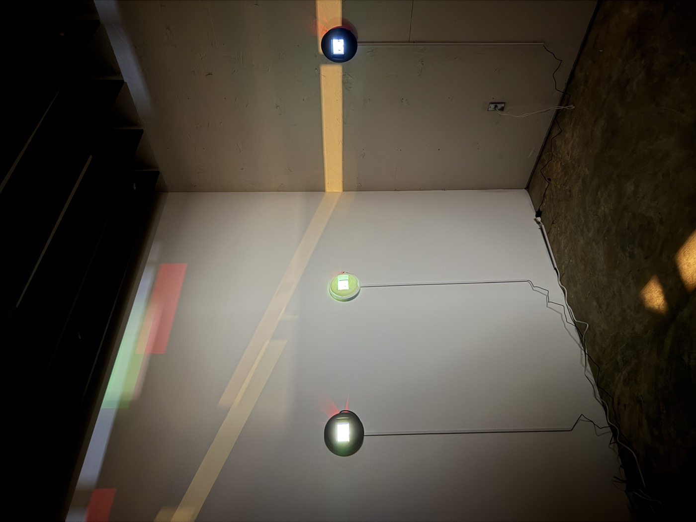 Light installation with illuminated orbs